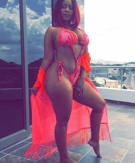 Bella Batista photo 21