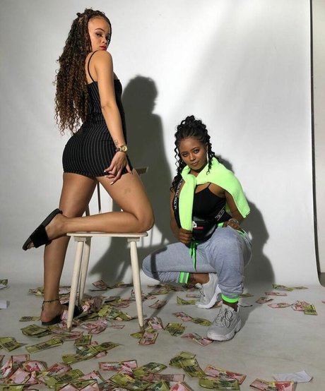 Bella Batista photo 26