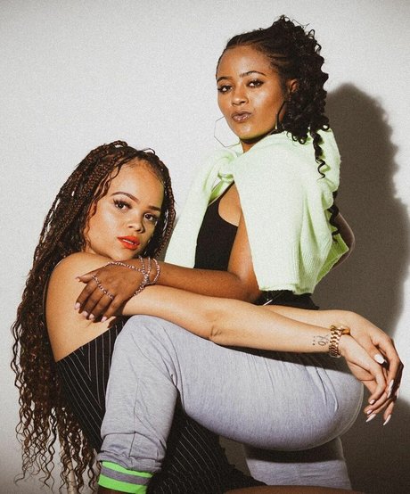 Bella Batista photo 27