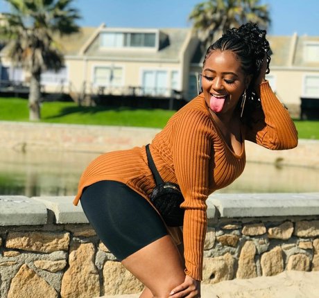 Bella Batista photo 28