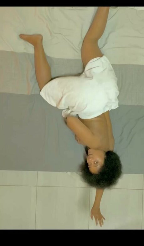 Bella Batista photo 29