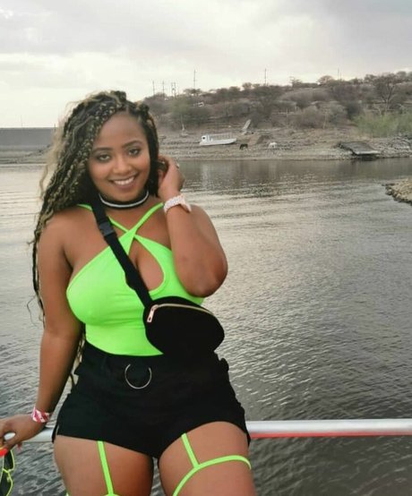 Bella Batista photo 33