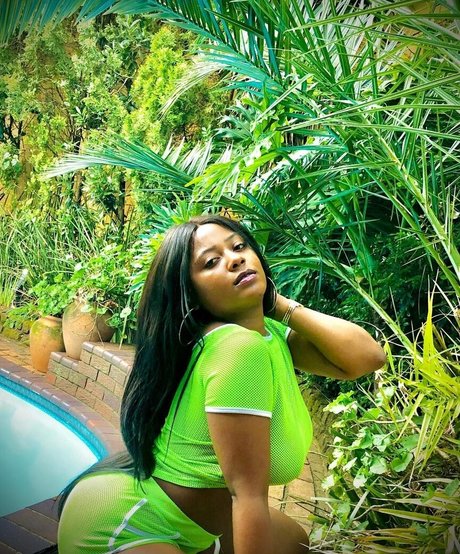 Bella Batista photo 36