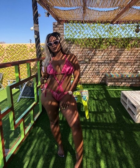 Bella Batista photo 39