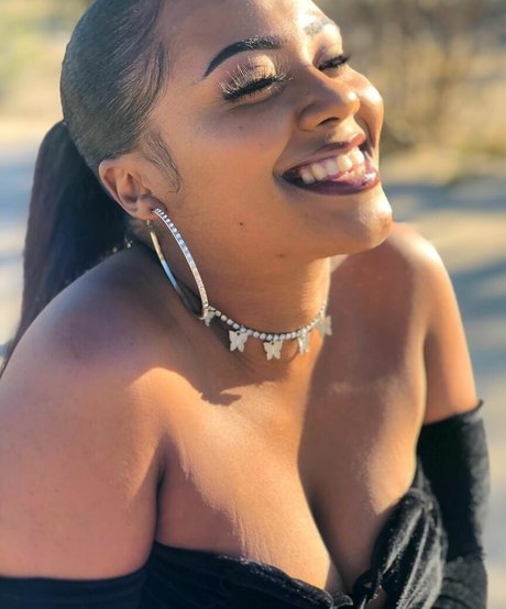 Bella Batista photo 58