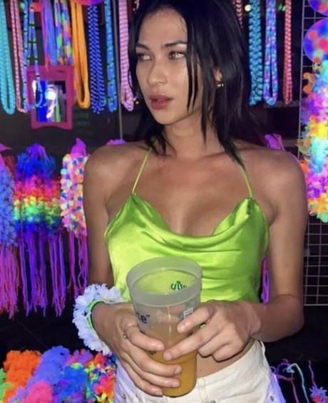 Bella Hancock photo 30
