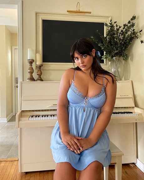 Bellaagolden photo 7