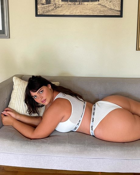 Bellaagolden photo 11