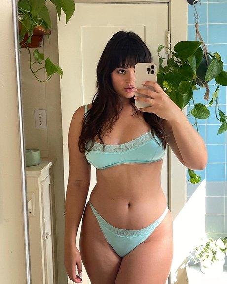 Bellaagolden photo 18