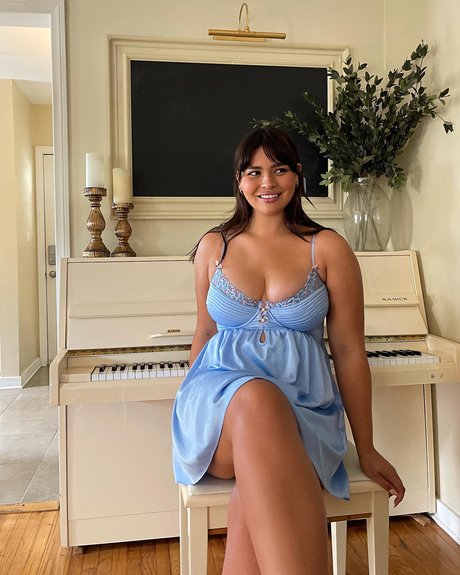 Bellaagolden photo 23