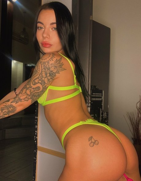 Bellablackfree photo 4
