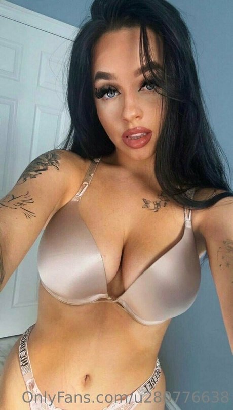 Bellabrooksxo photo 3