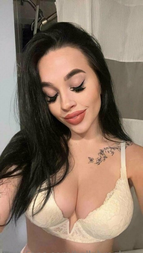 Bellabrooksxo photo 59