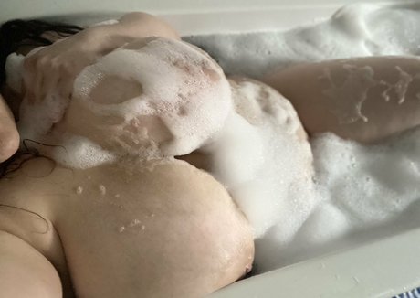 Bella Gold photo 23