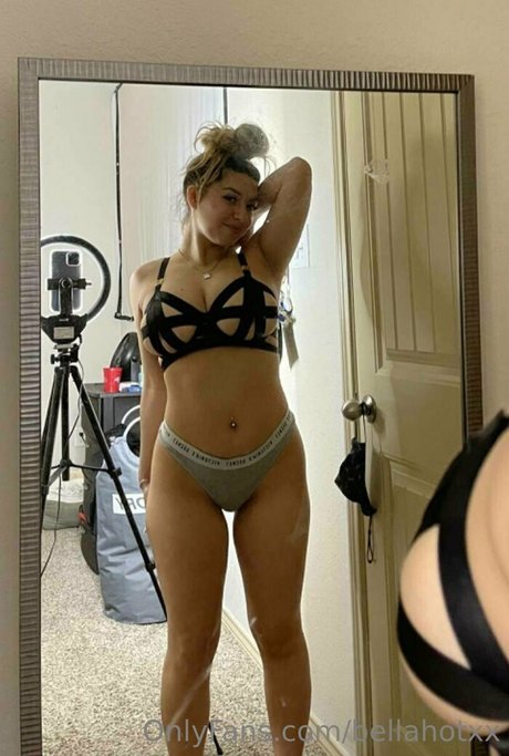 Bellahotxx photo 57