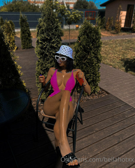 Bellahotxx photo 153