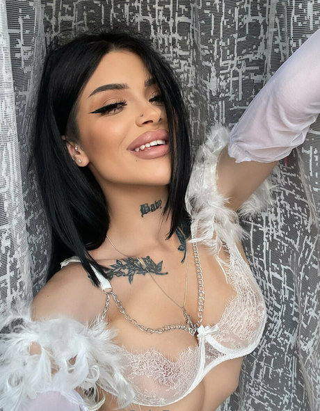 Bellahotxx photo 186
