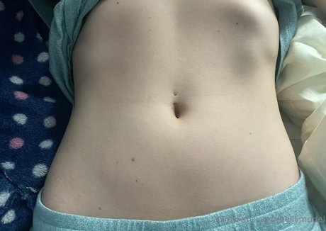 Bellymodel photo 6