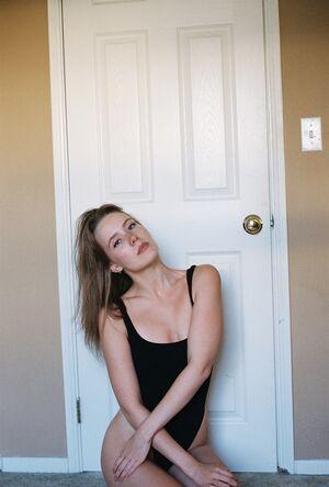 Berta Andrea Snædal photo 153