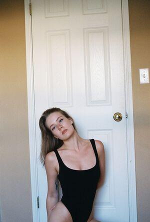Berta Andrea Snædal photo 154