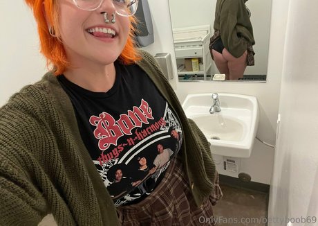 Bettyboob69 photo 14