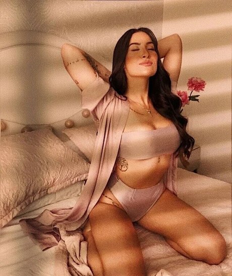 Bianca Andrade photo 49