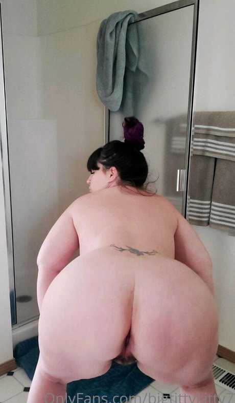 Bigtittykitty7 photo 23