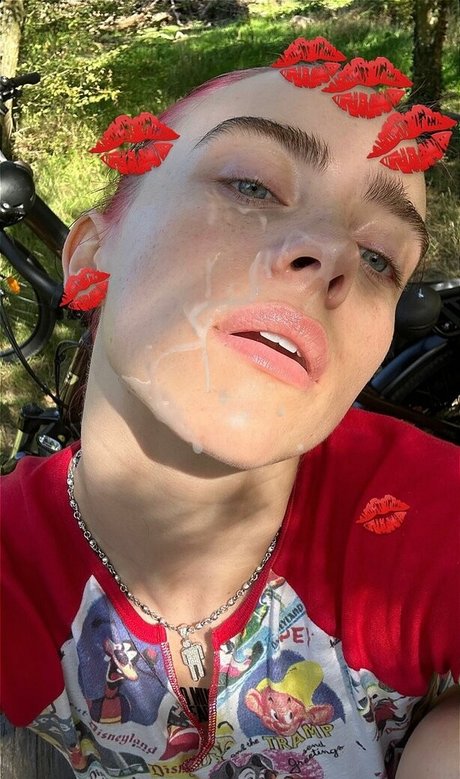 Billie Eilish photo 20