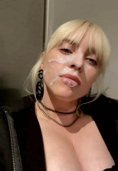 Billie Eilish photo 24