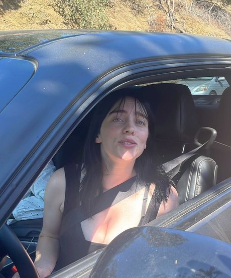 Billie Eilish photo 29