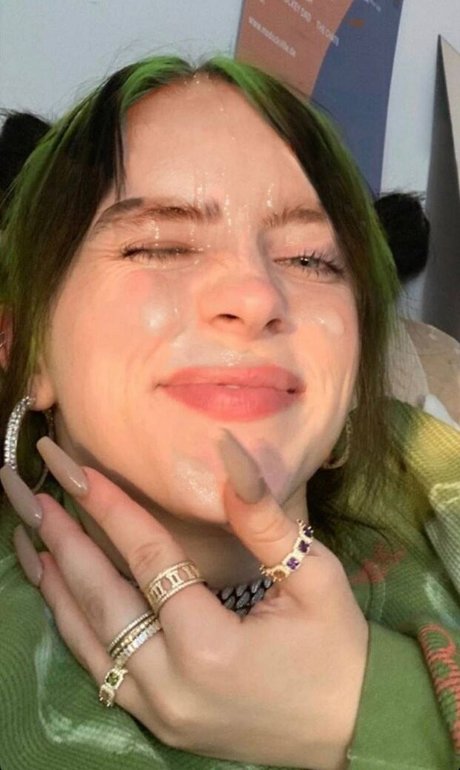 Billie Eilish photo 30
