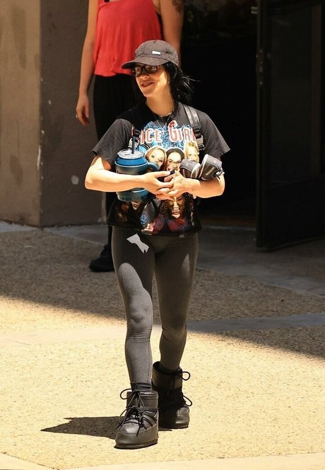 Billie Eilish photo 75