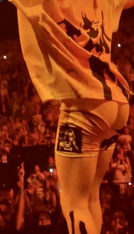 Billie Eilish photo 142