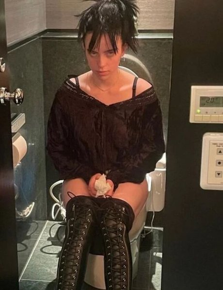 Billie Eilish photo 157