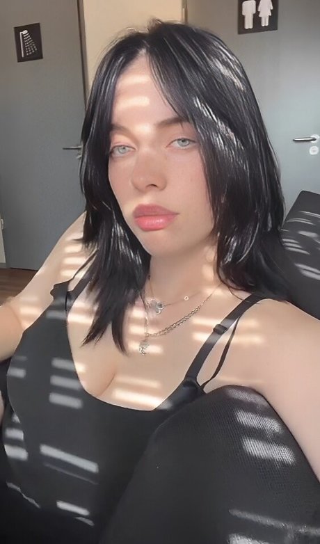 Billie Eilish photo 172