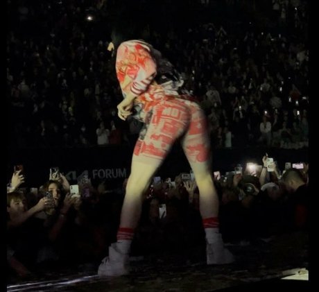 Billie Eilish photo 175