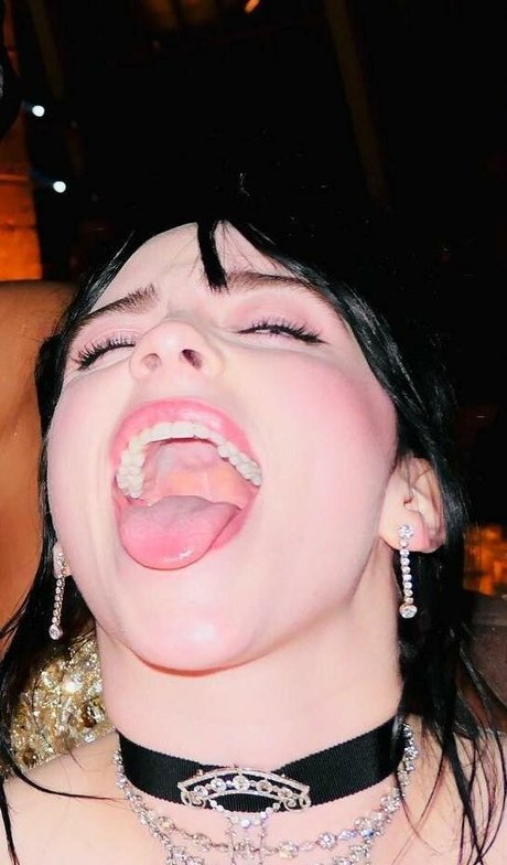 Billie Eilish photo 302