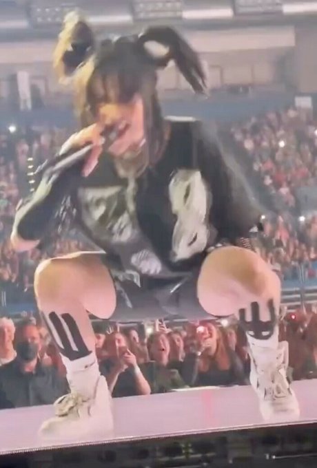 Billie Eilish photo 306
