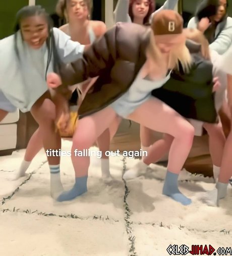 Billie Eilish photo 327