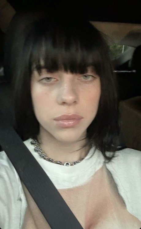 Billie Eilish photo 328