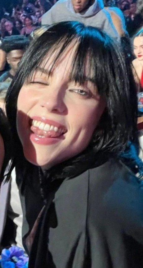 Billie Eilish photo 343