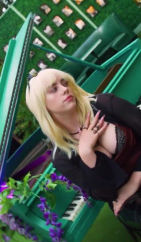 Billie Eilish photo 352