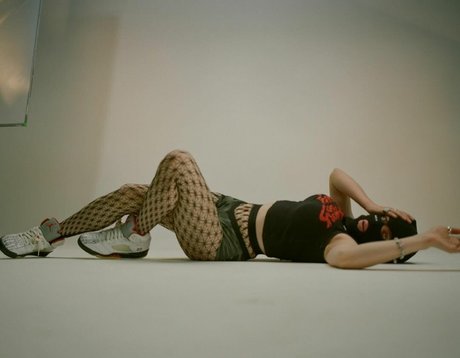 Billie Eilish photo 357