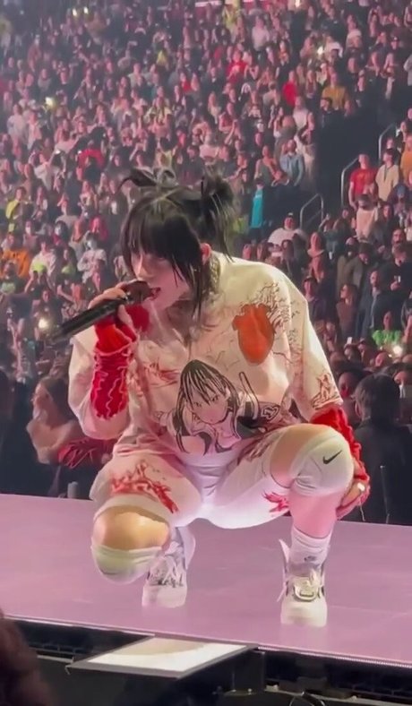 Billie Eilish photo 358