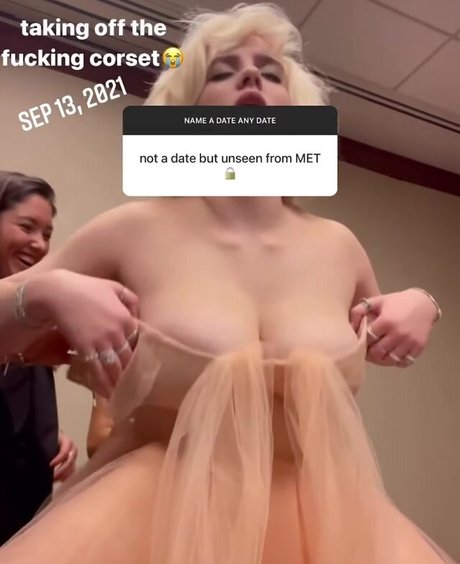 Billie Eilish photo 410