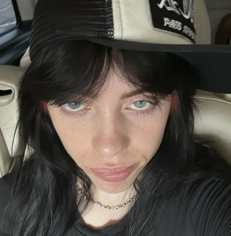 Billie Eilish photo 413