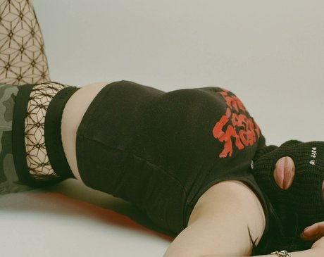 Billie Eilish photo 419