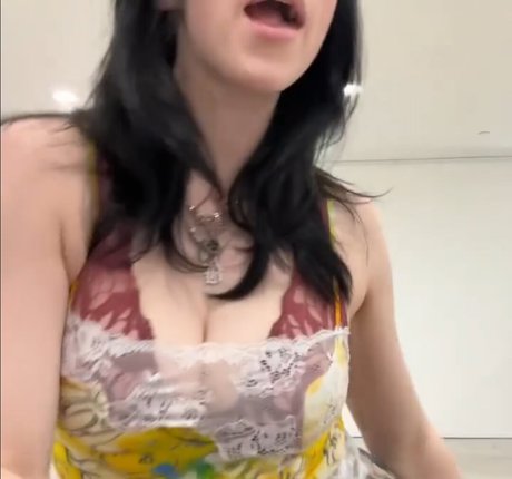 Billie Eilish photo 422