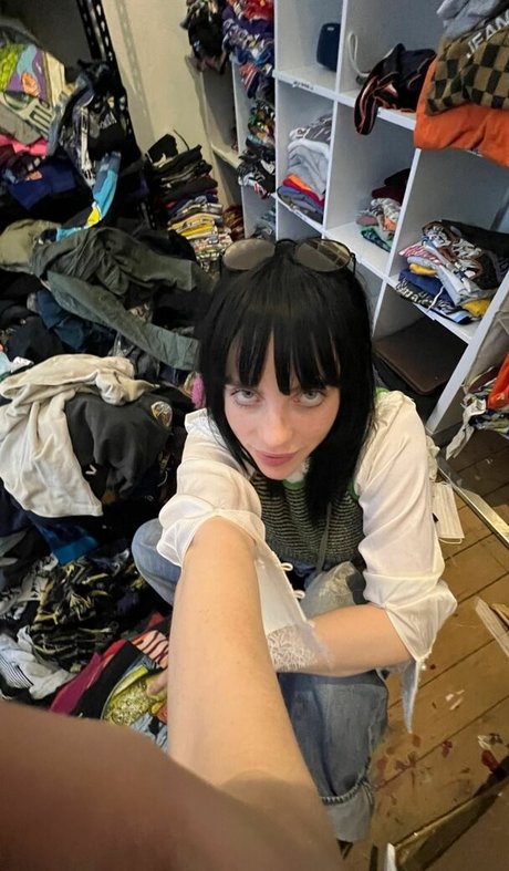 Billie Eilish photo 424