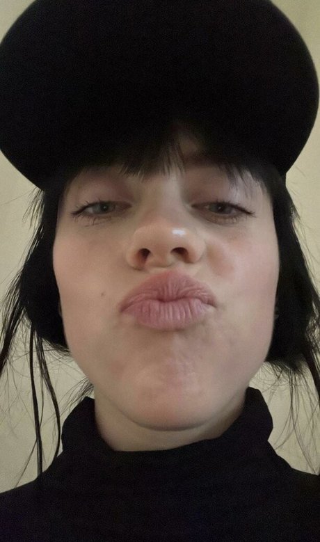 Billie Eilish photo 425